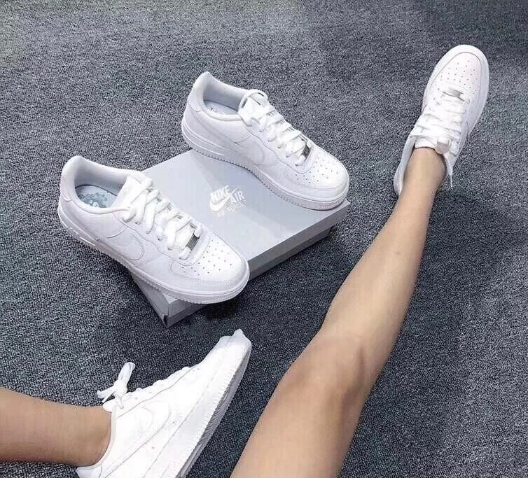 stockx真的是一个宝藏网站里面什么都有，鞋子，包包，饰品