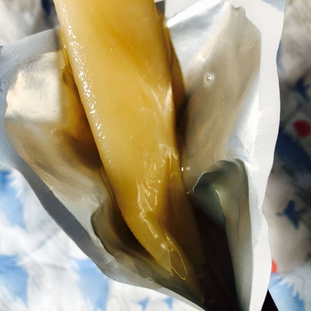 刚好在可以敷面膜的时间，连续两天用了黑面膜，今天来一贴红贴�