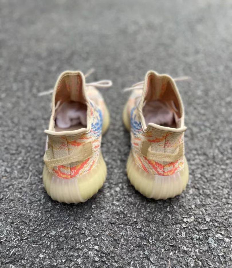 🌻adidas Yeezy 350 混色暴龙兽，全鞋运用橙