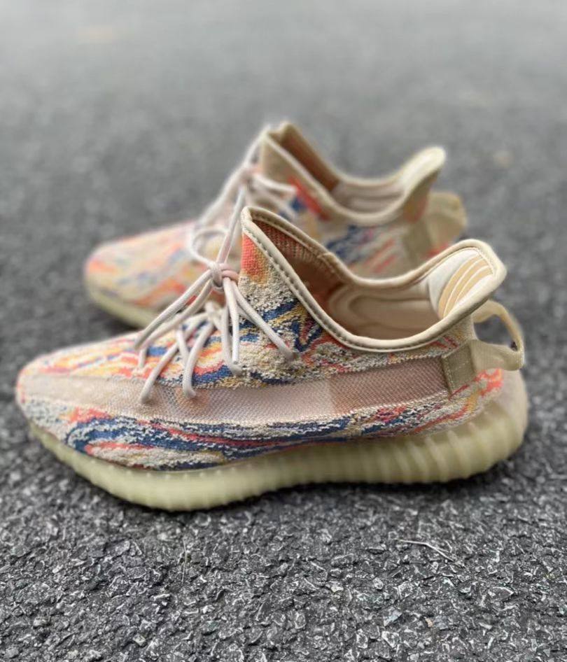 🌻adidas Yeezy 350 混色暴龙兽，全鞋运用橙