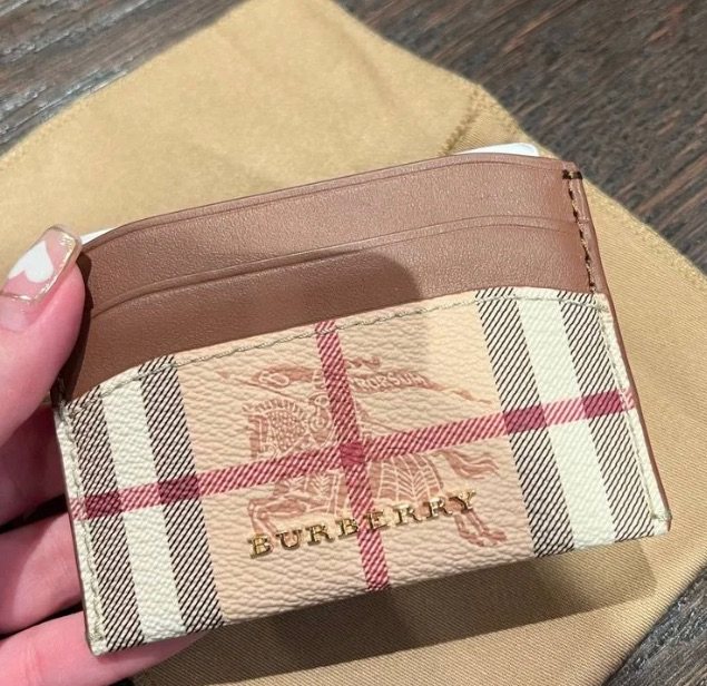 🟤 Burberry黑卡其色复古格纹帆布皮革卡包，简约大气