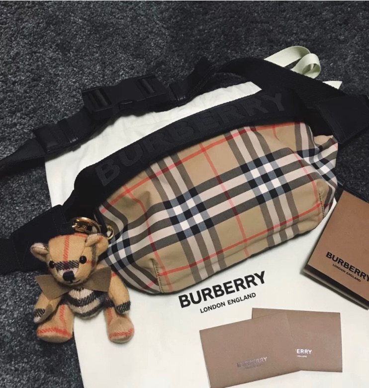 🔳一款特别适合夏天背的burberry腰包，容量也很不错 