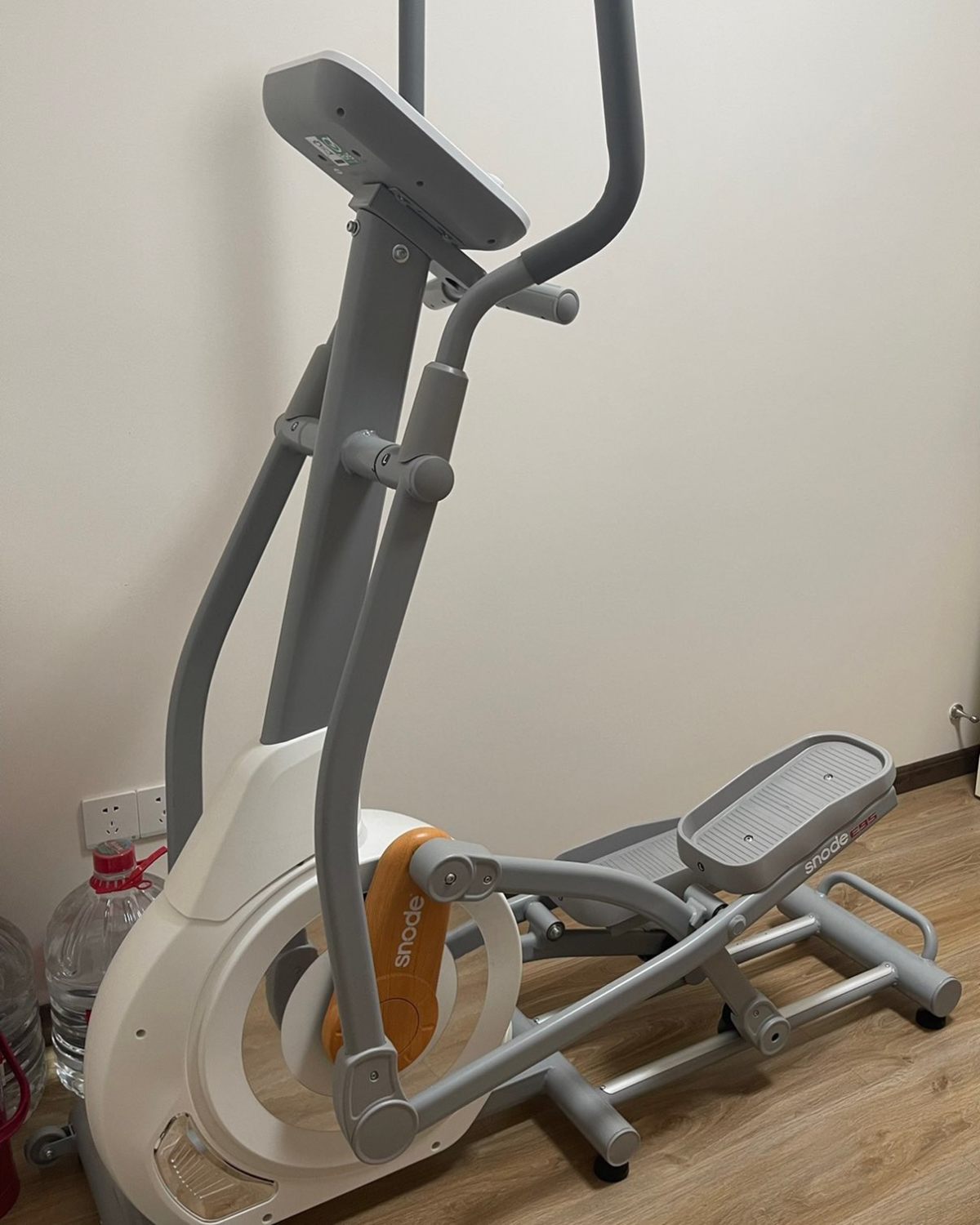 1️⃣ 家用拳击球。家属锻炼工具，没事打一打，挺解压的。 2