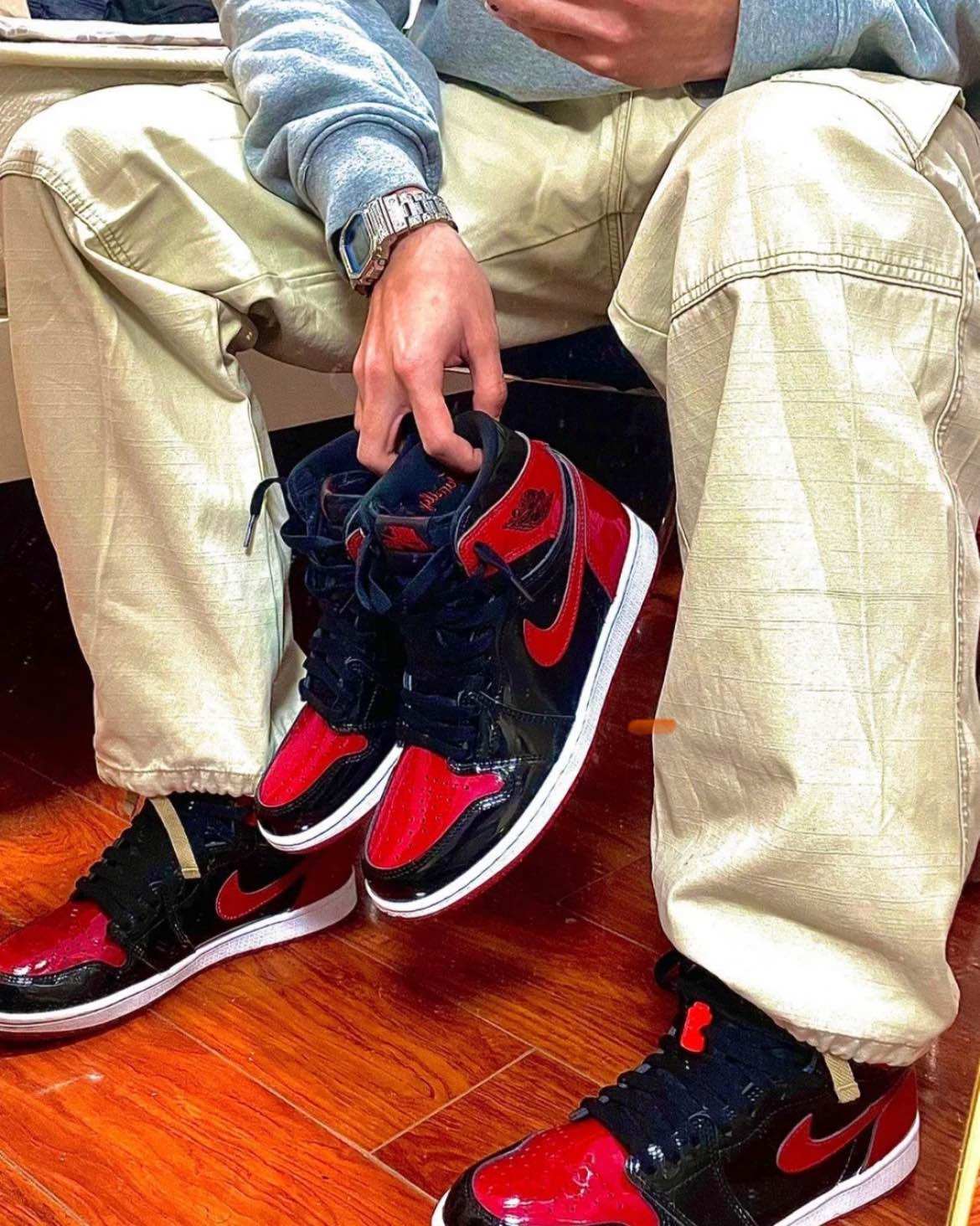 ✅Air jordan 1 patent bred 迎着20