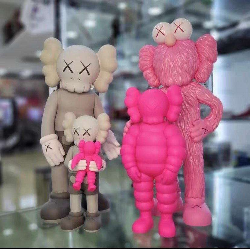💒kaws family 粉色一家人潮玩摆件，桌面装饰也来