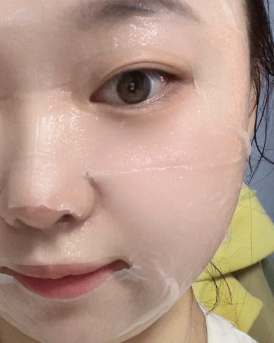 🔍膜布挺大，大脸友好型，肉肉脸也包裹的很好！上脸挺服贴，滑