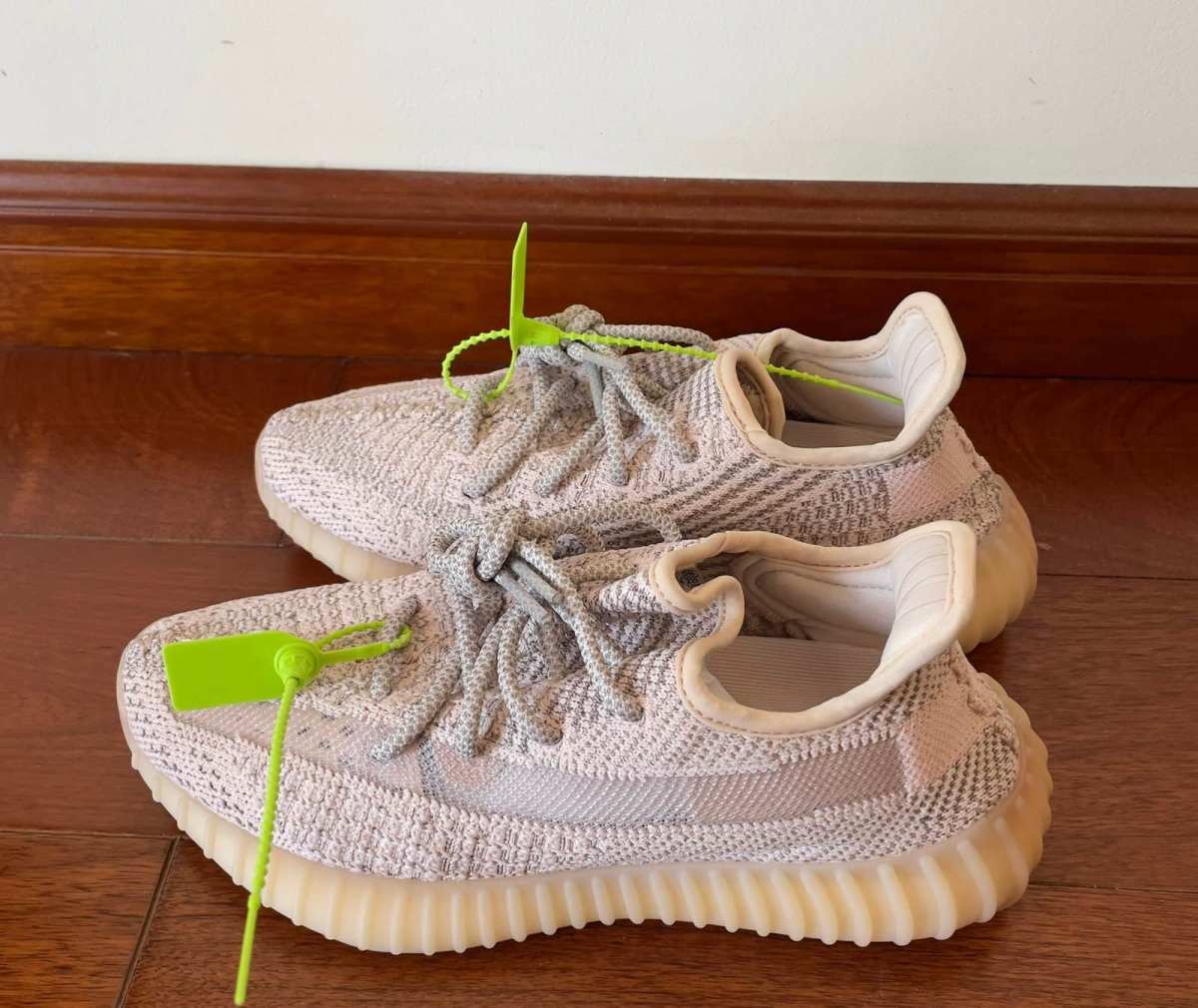 爆款adidas YEEZY BOOST Synth 粉色满天星，Stockx 上买它！,时尚穿搭