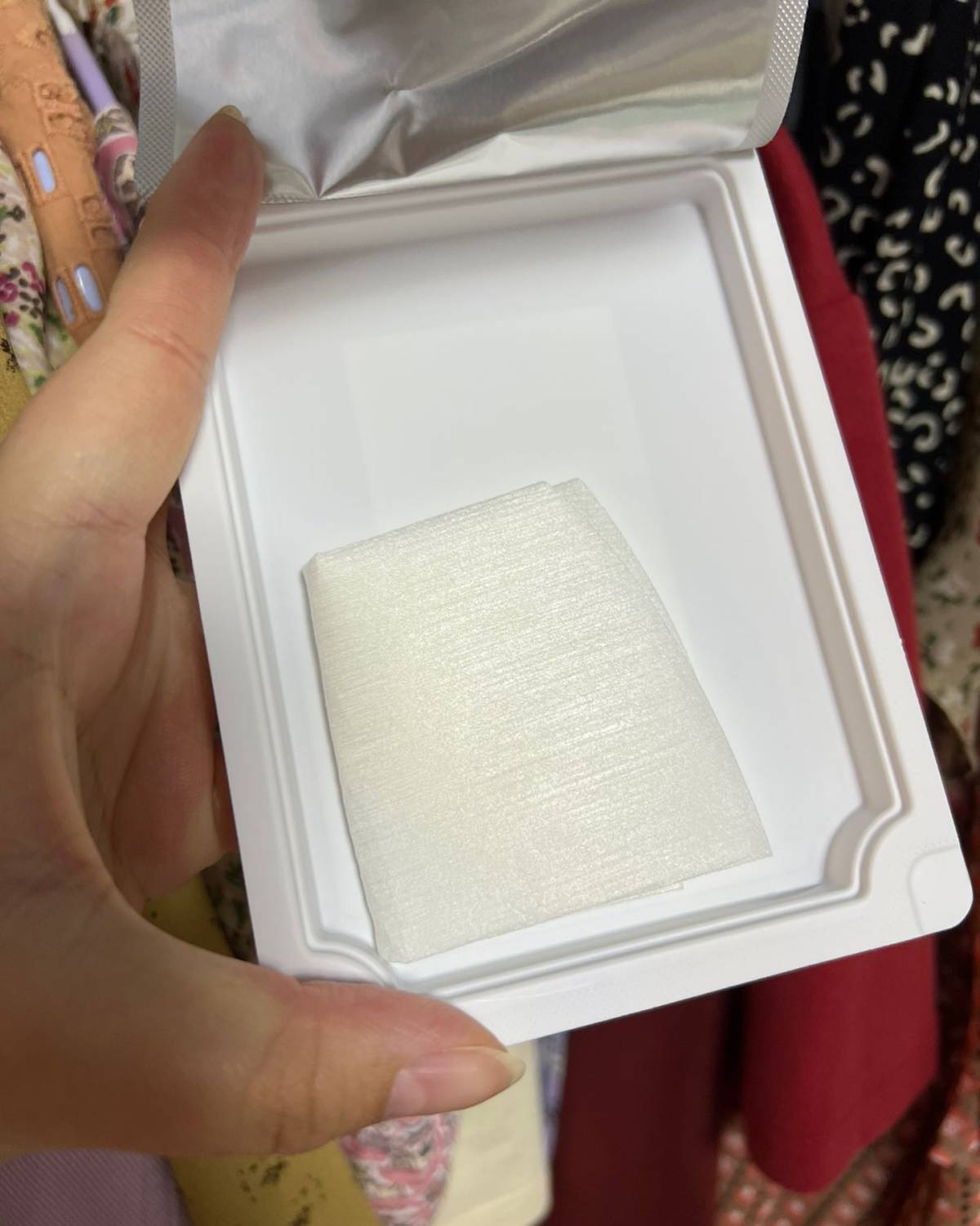 🔍膜布挺大，大脸友好型，肉肉脸也包裹的很好！上脸挺服贴，滑