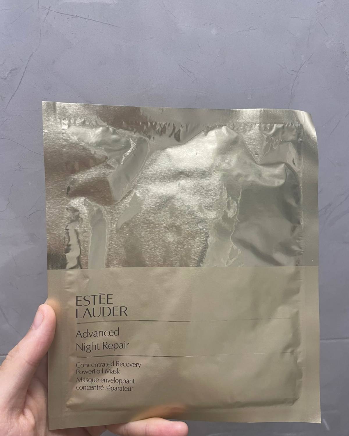 雅诗兰黛钢铁侠面膜 本人肤质是秋冬有丢丢干，夏天T区出油，偶