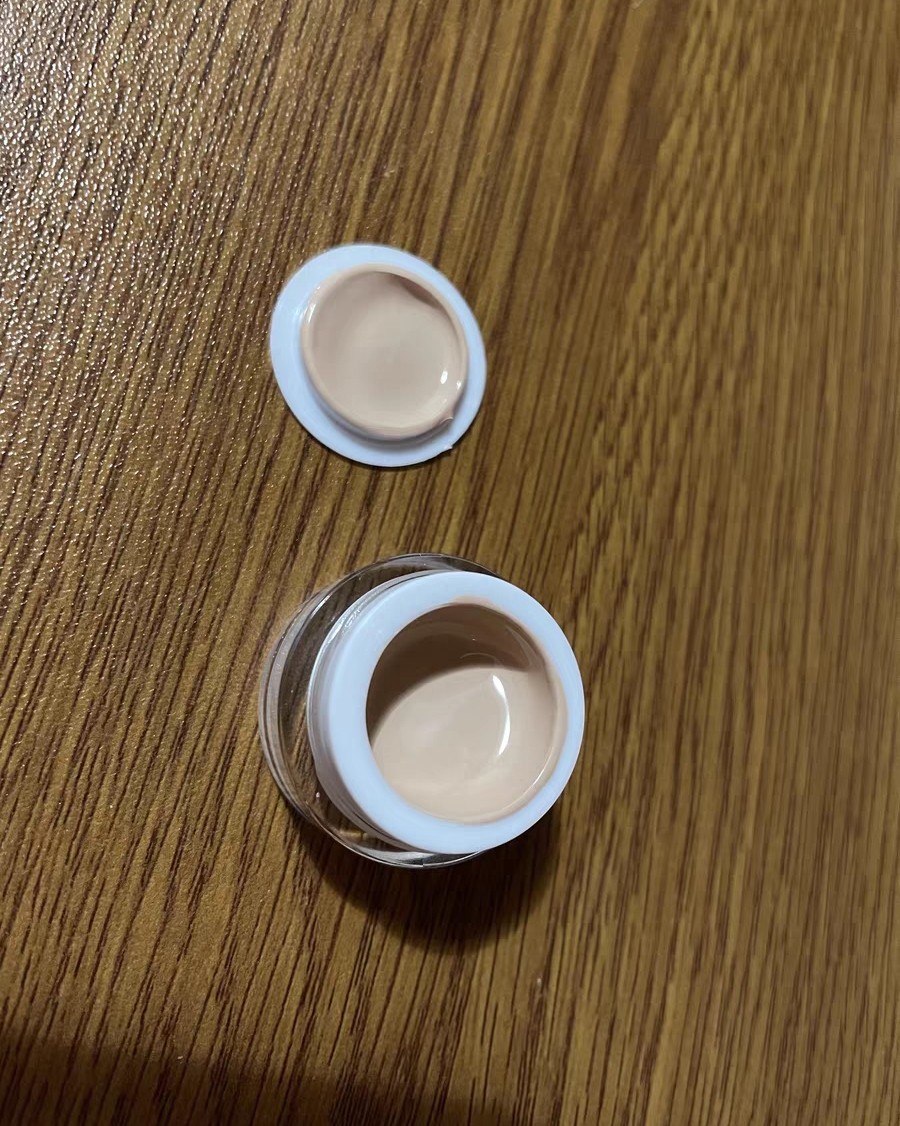 🌟NARS流光美肌粉底液（肖战代言，啊好帅），这款号称是抗
