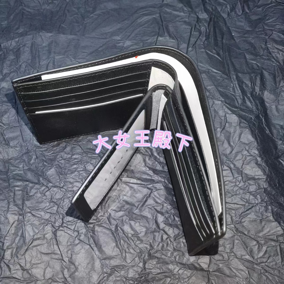 coach这个钱包是男款 带支票夹，其实这个钱包很耐用 我老