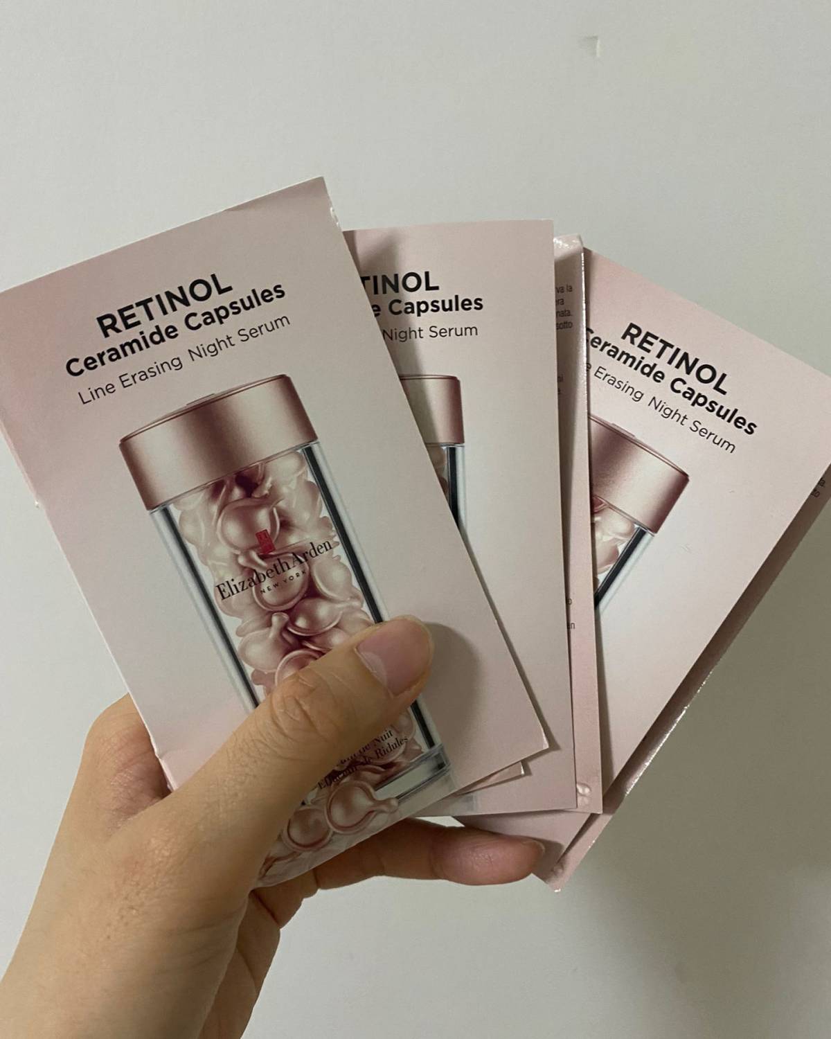 但和金胶相比，粉胶质地还是要相对清透，能加强滋养，年轻肌肤用