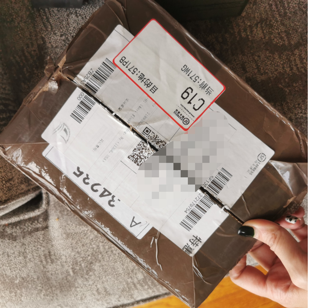 最近到的都是雅诗兰黛的~  商品明细:雅诗兰黛套装+赠品 购