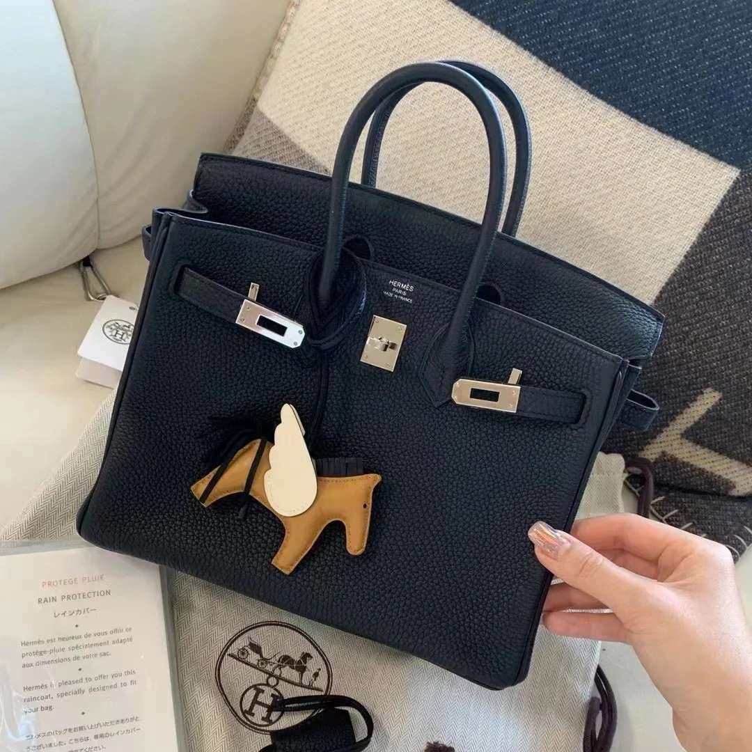 StockX是近几年比较火的爱鞋人士和时尚潮人爱去的购物平台