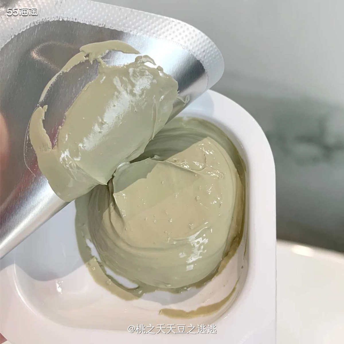 面膜打卡第三天～ 一小只一个人用不完～所以拉弟弟一起敷面膜～