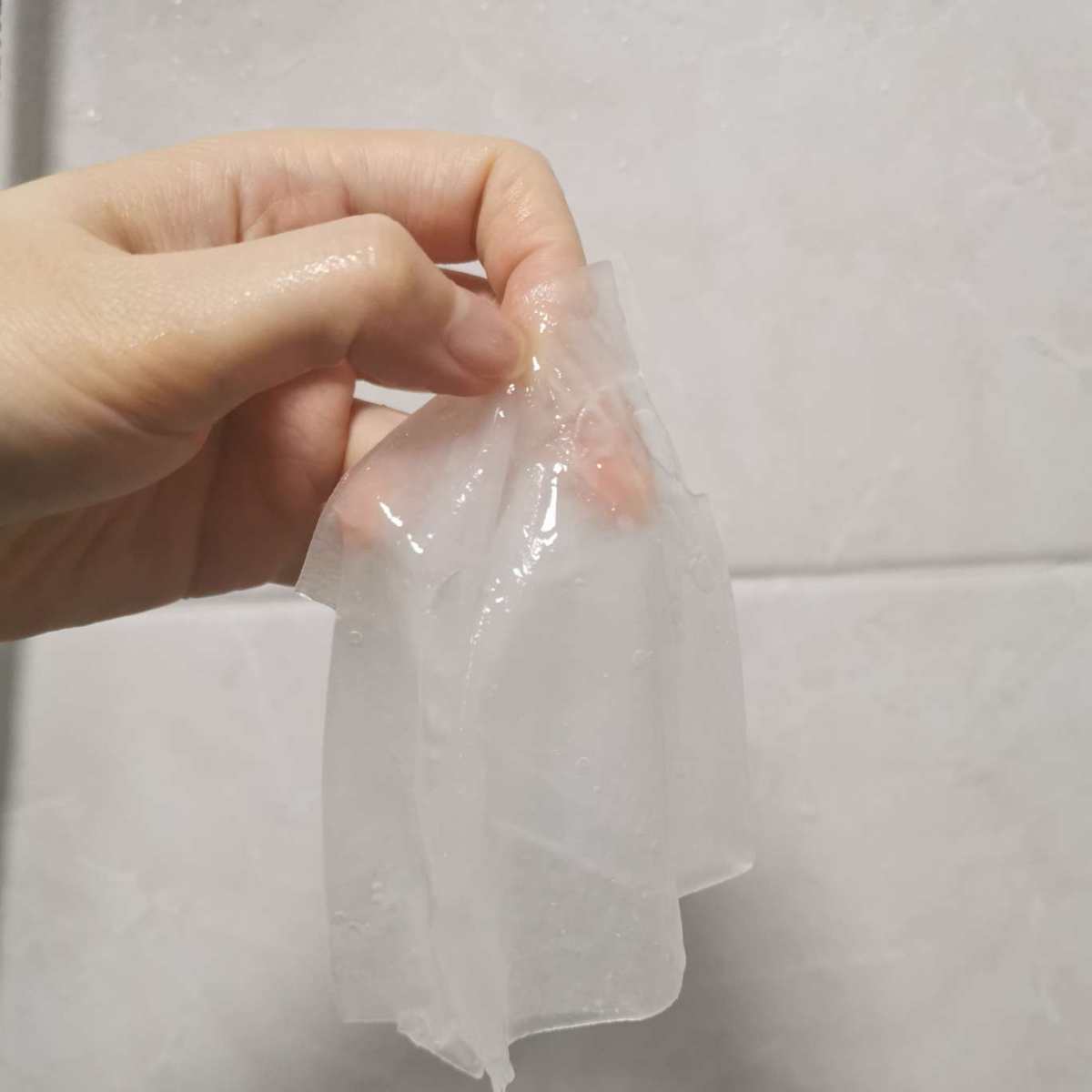 昨天就说了，我每次清完痘痘，都会连续敷几天的这个海倍颜类人胶