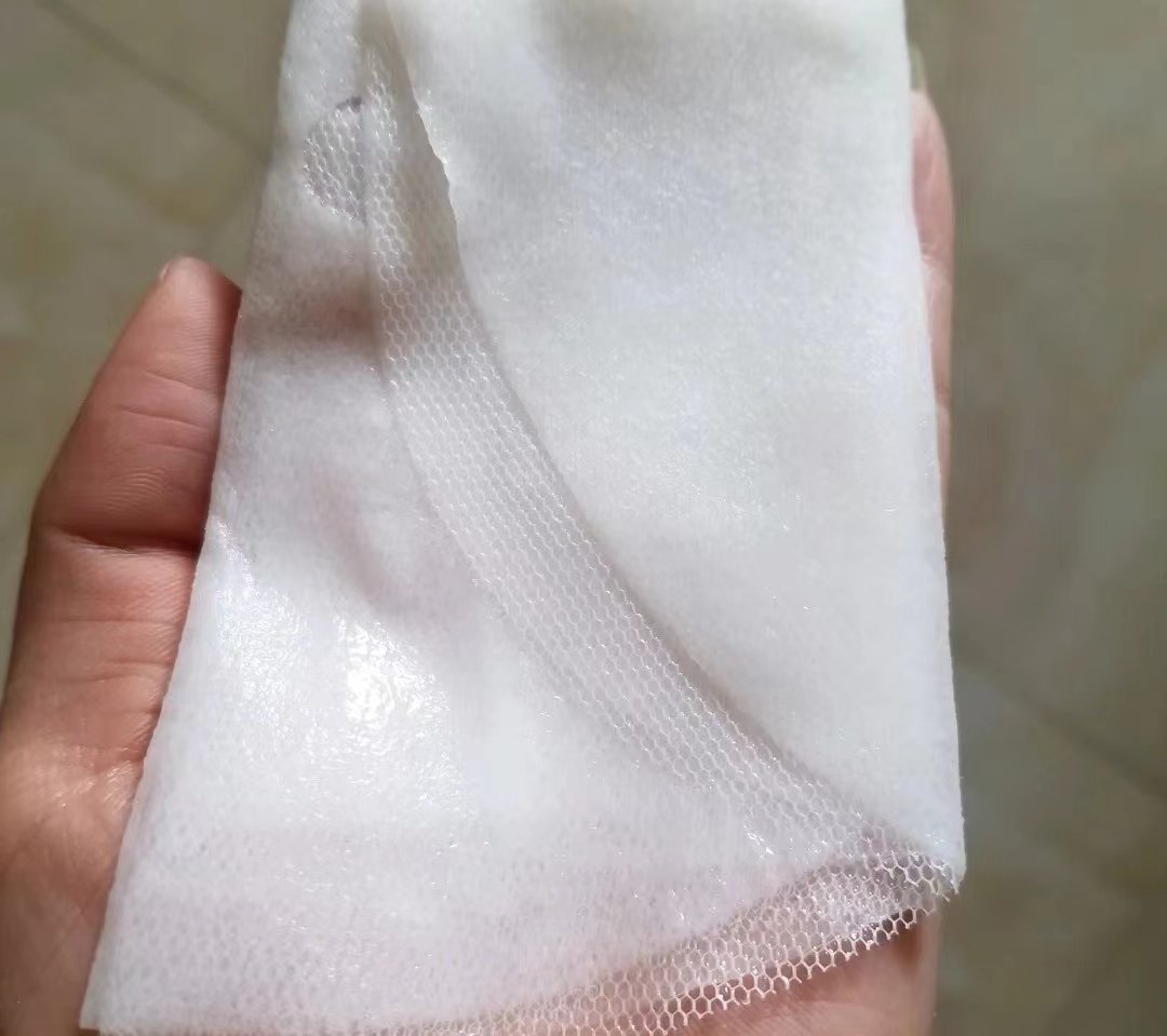 🌏斐思妮冰膜，添加了透明质酸纳和神经酰胺，补水保湿，晒后修