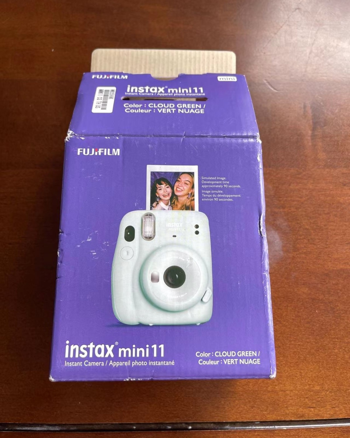 拍立得mini11相机颜值很高，有好多颜色，我入手的是冰晶白