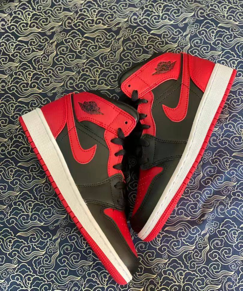 🌻Air Jordan 1 高帮黑红小禁穿，鞋身采用经典黑