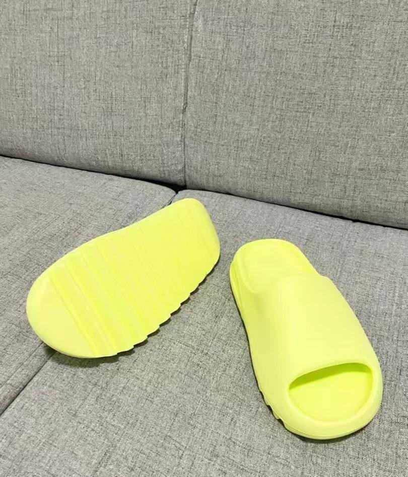 🌻阿迪达斯 Yeezy Slide荧光绿拖鞋，与 Yeez
