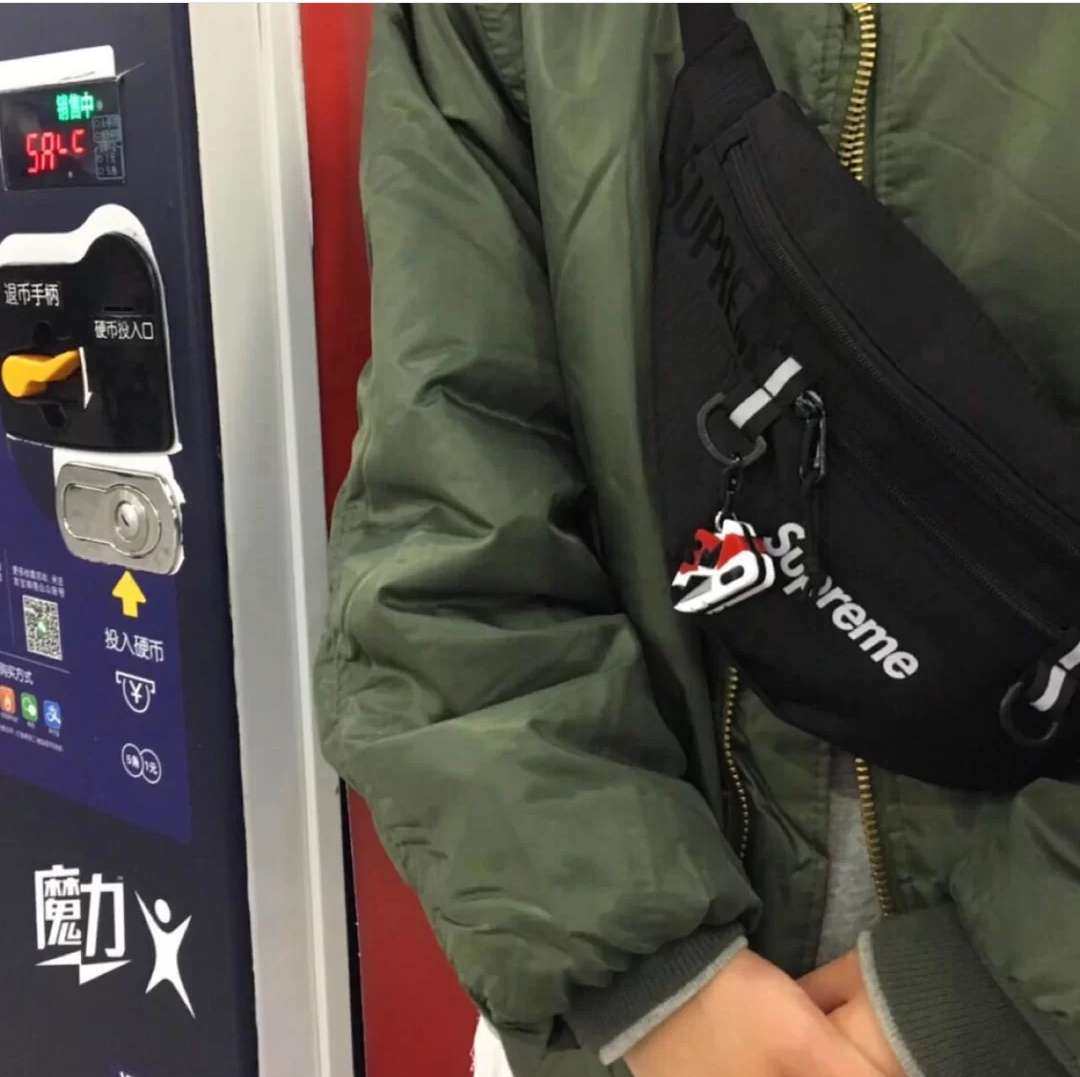 🌈这款supreme男女同款腰包，从颜值到包包的容量、质量
