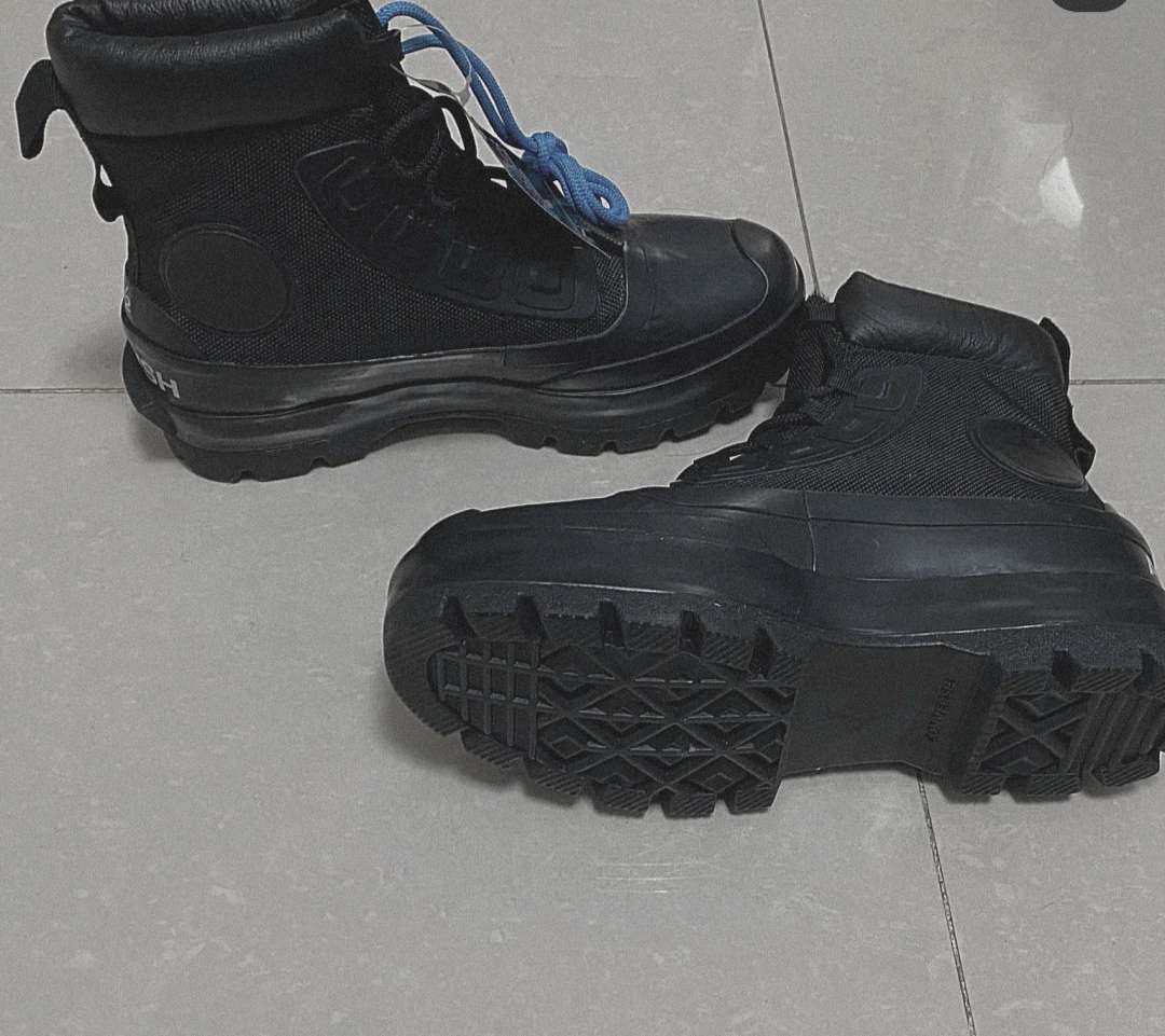 一般我们看到的匡威联名都是比较可爱或者少女风，但是ambus