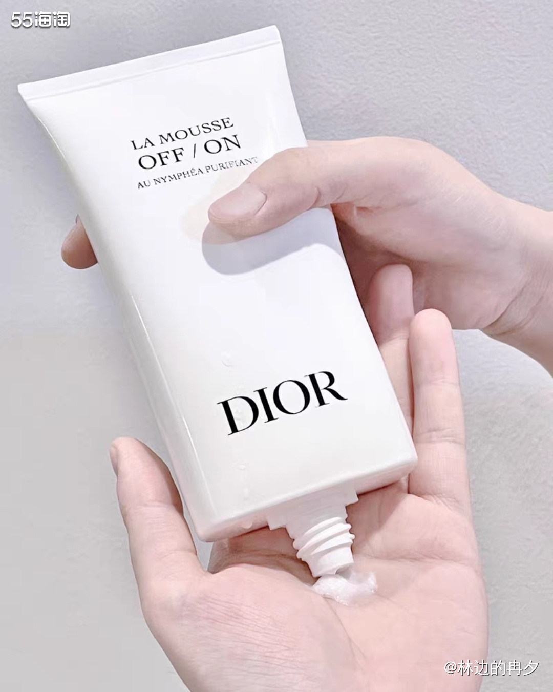 Dior睡莲洗面奶，是今年上市的新品，它是一款 皂基+氨基酸