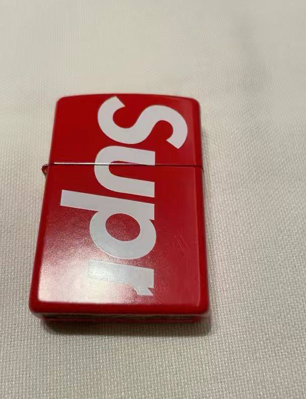 🌻秉承他们每年发布 Zippo 打火机的传统，这款 Sup