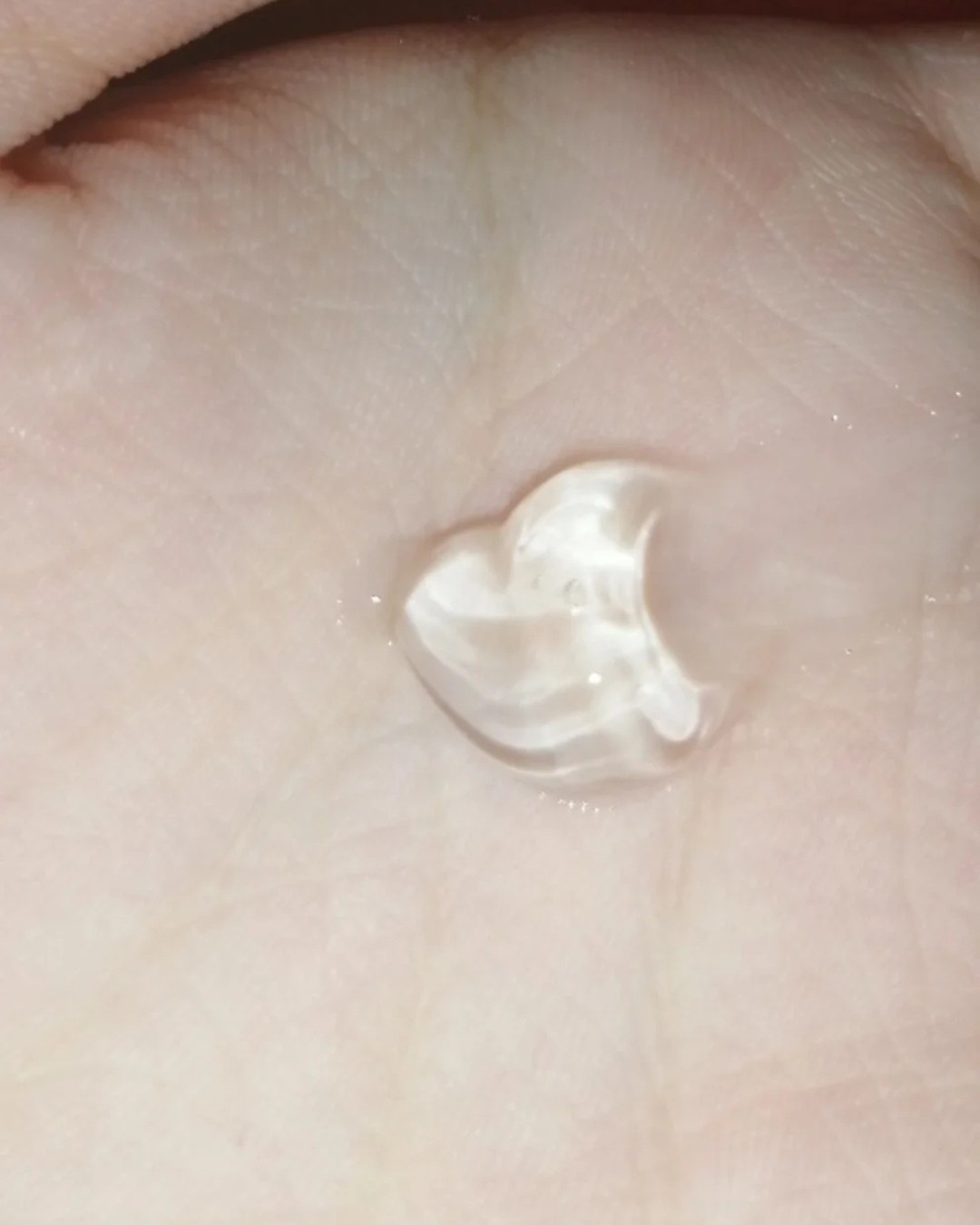 🤍肤质：本人油皮，皮肤一直反复爆痘，长闭口，爱出油，听说刷