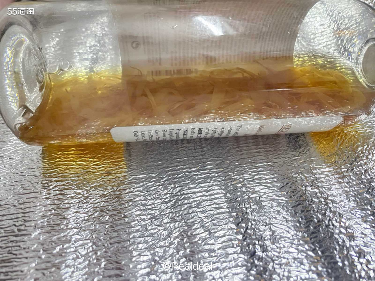 前几天不是脸颊长了个痘嘛，然后我用了芦荟凝胶，已经瘪了些了。