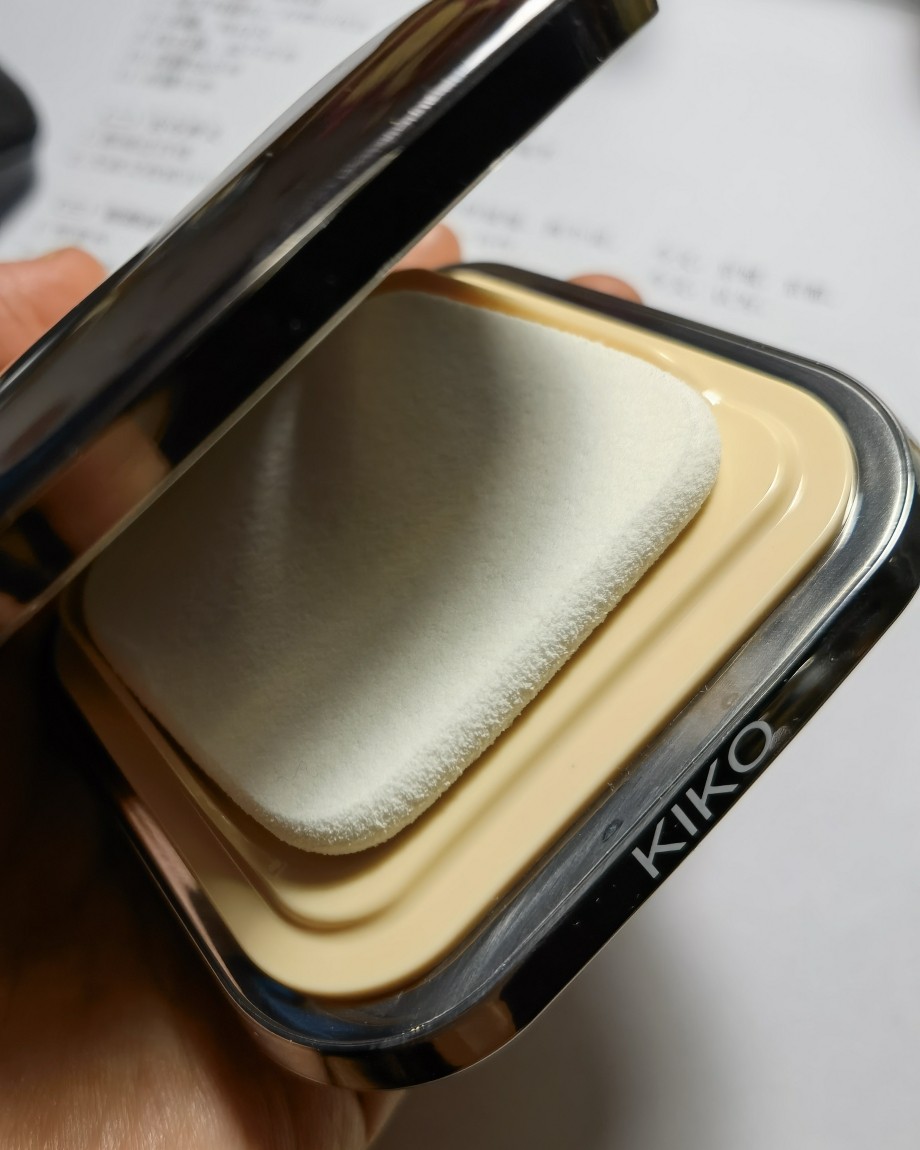 kiko粉饼不仅性价比高而且很适合干皮混油皮 上脸就是一键磨
