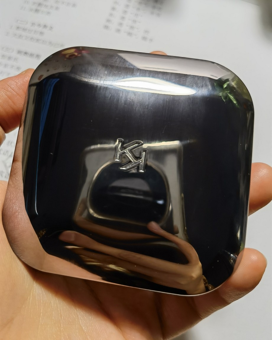kiko粉饼不仅性价比高而且很适合干皮混油皮 上脸就是一键磨
