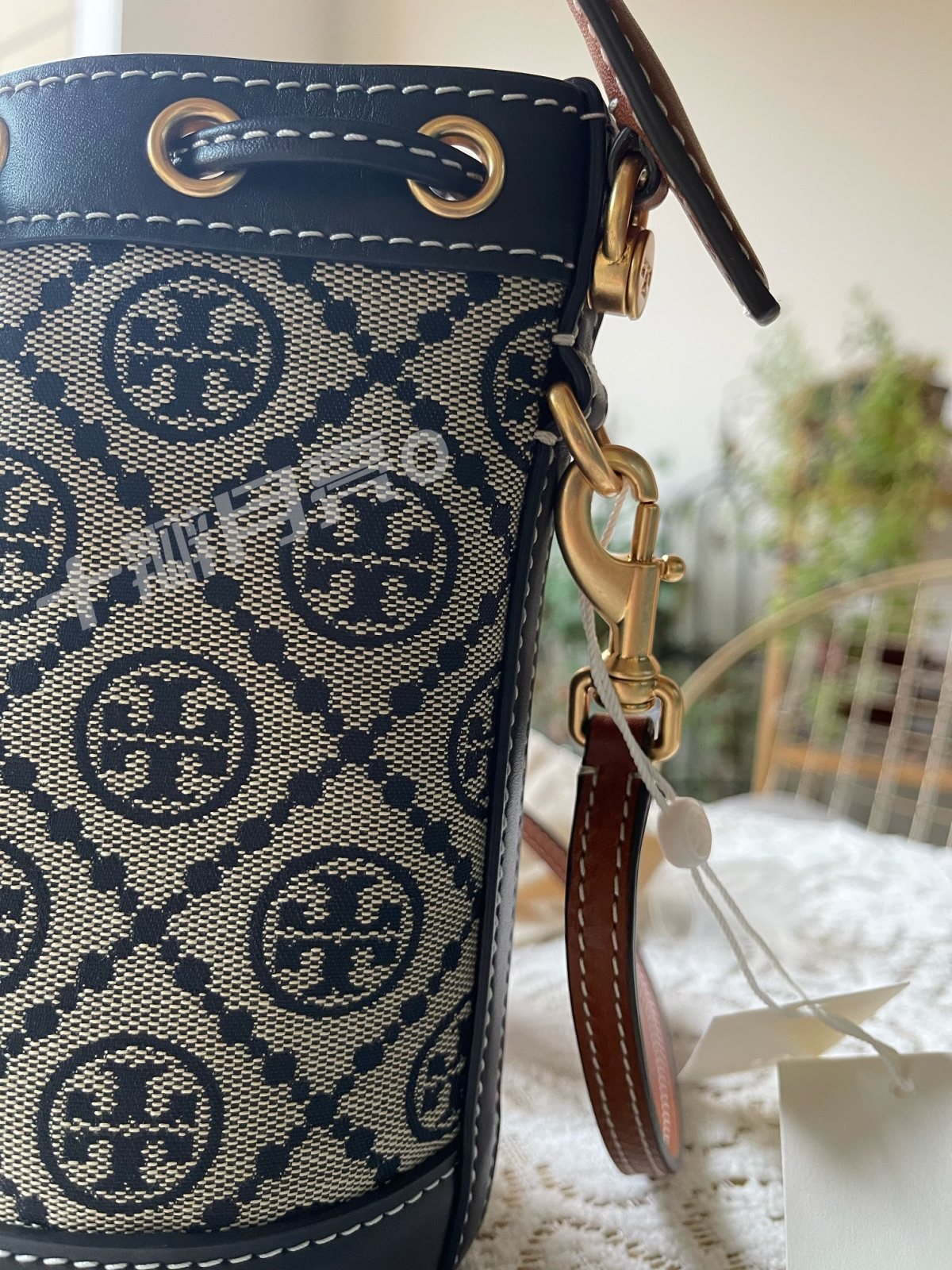 🉐本次战利品：Tory Burch 老花蓝色水桶包 小号 