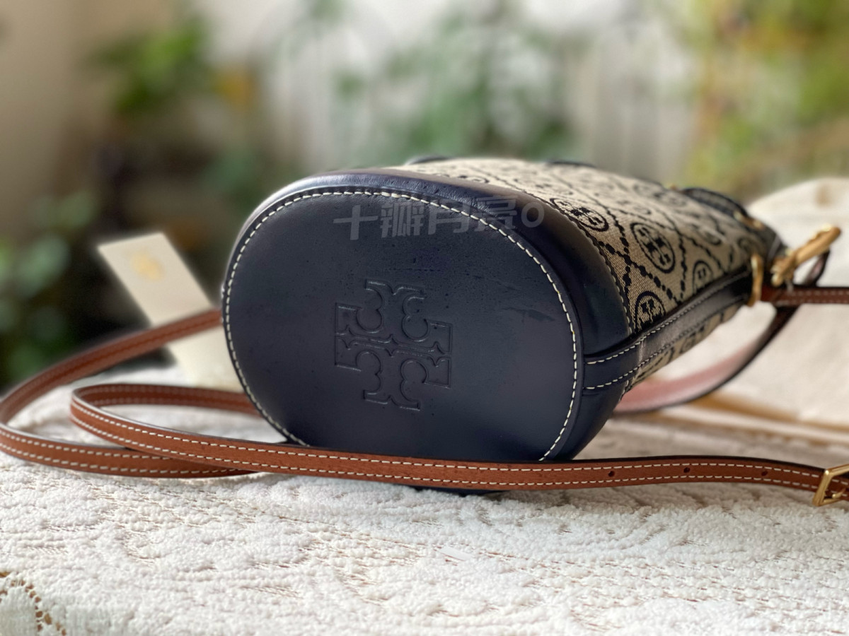 🉐本次战利品：Tory Burch 老花蓝色水桶包 小号 