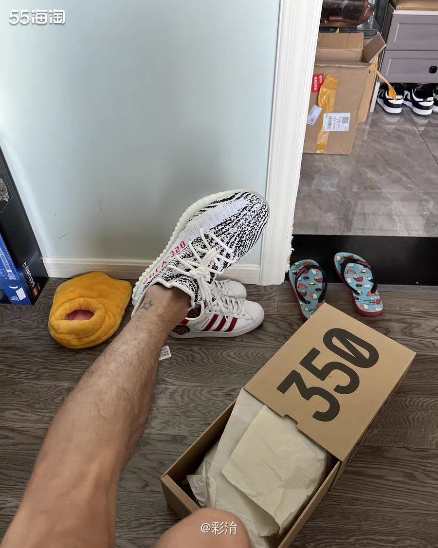 阿迪达斯中作为椰子350超人气成员，Yeezy Boost 