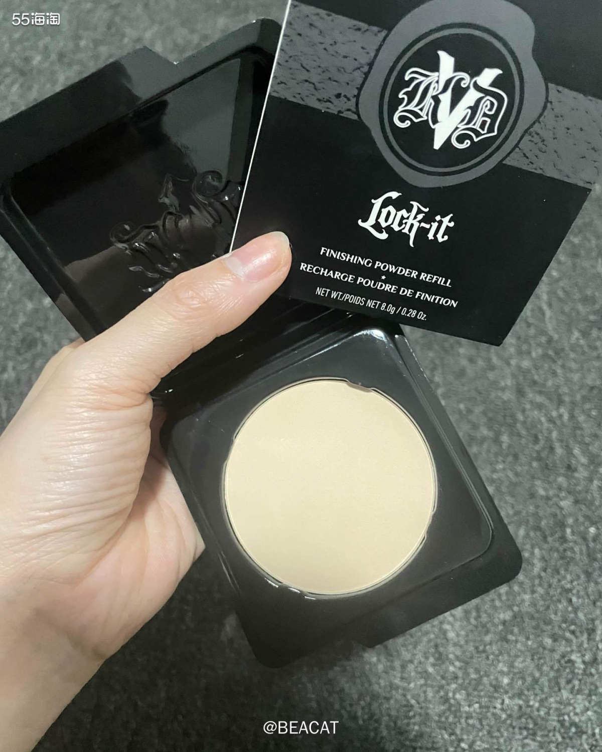 Kat Von D粉饼是被我朋友种草的，她跟我一样是混油皮，