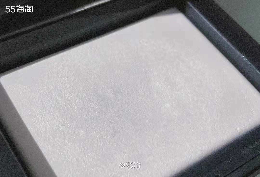 本人夏天很喜欢哑光雾面的妆效，只要一到夏天nars的大白饼绝