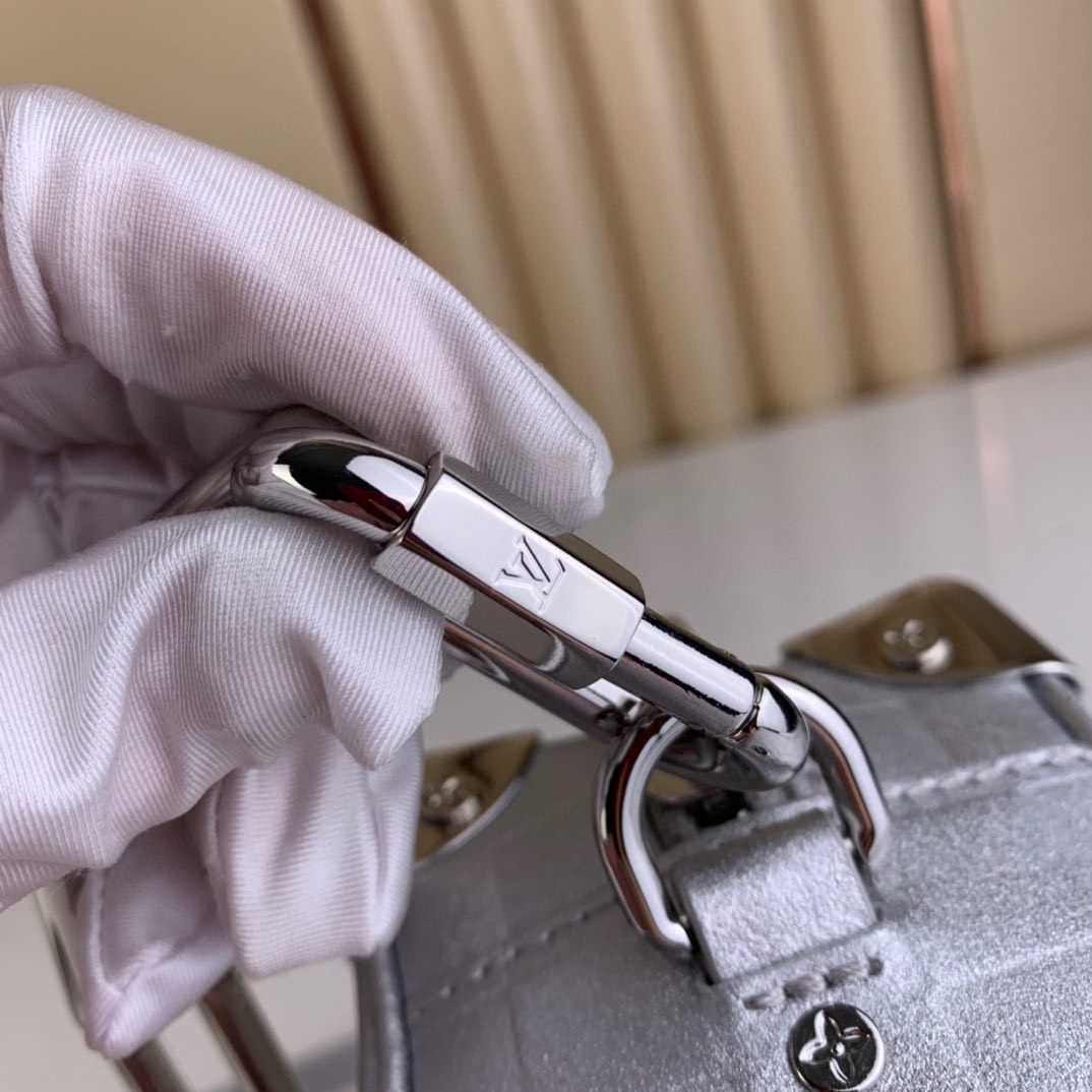 超元气包包💕 也是单品搭配之一哟～ 不入手一枚Soft T