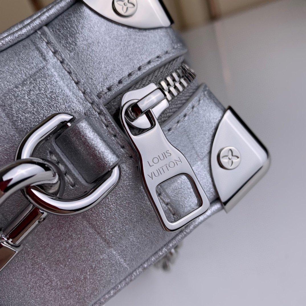 超元气包包💕 也是单品搭配之一哟～ 不入手一枚Soft T