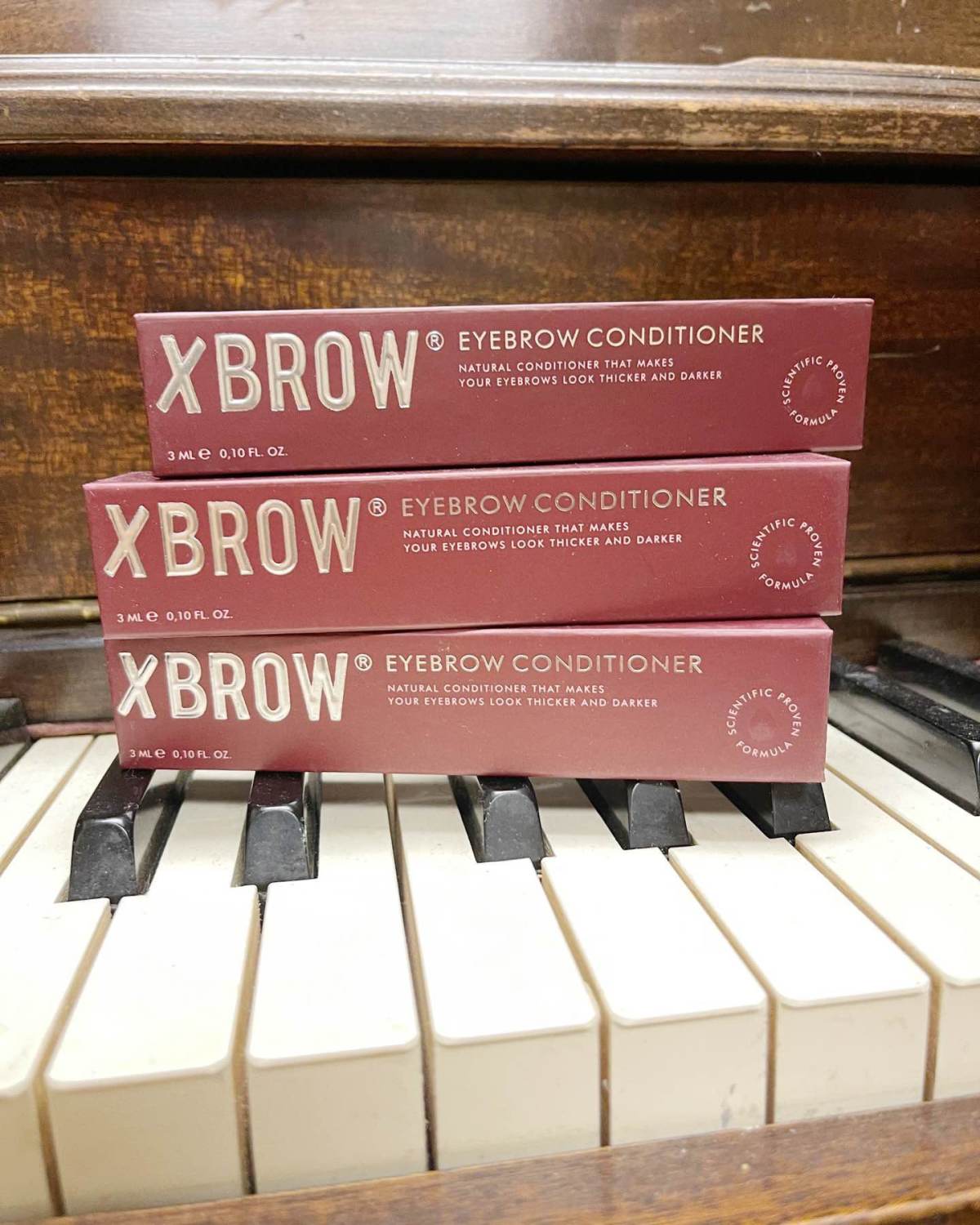 对，是眉毛，不是眼睫毛。 aeby 和亚马逊都可以买到， 价