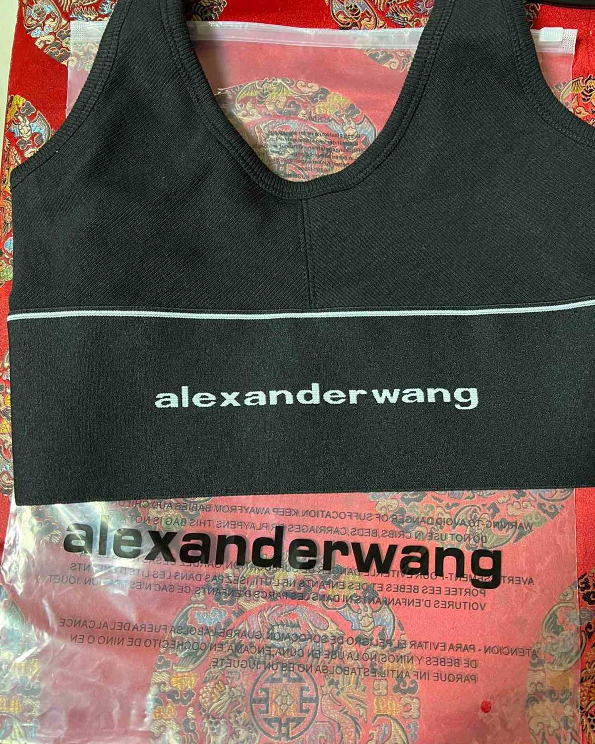 代购帮忙买的求大家看一下是不是真的