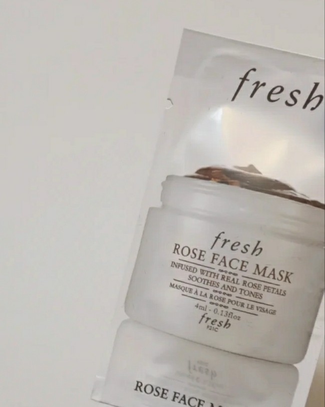 今天是fresh的玫瑰面膜！这款好像风比较大的是红茶面膜。其