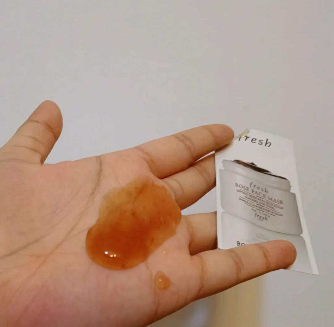 今天是fresh的玫瑰面膜！这款好像风比较大的是红茶面膜。其