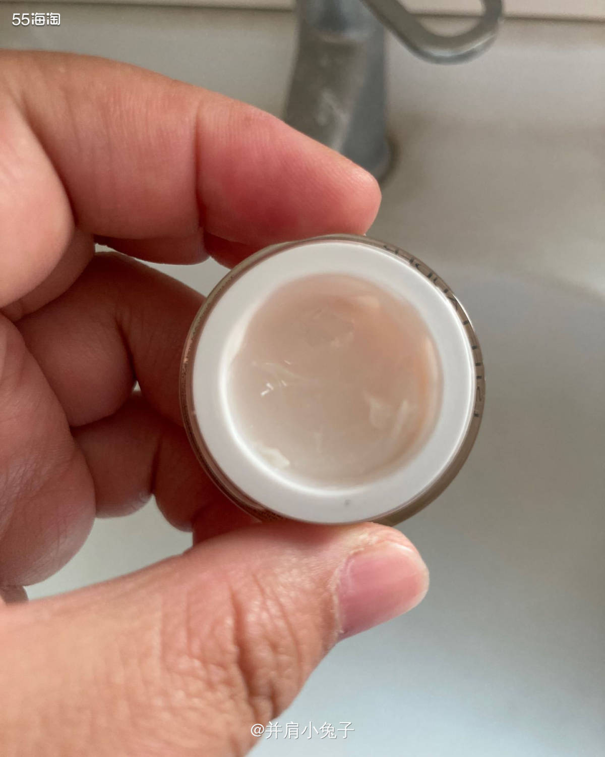 由于确实用抗蓝光眼霜用够了，就用用看智妍眼霜，结果悲催了，才