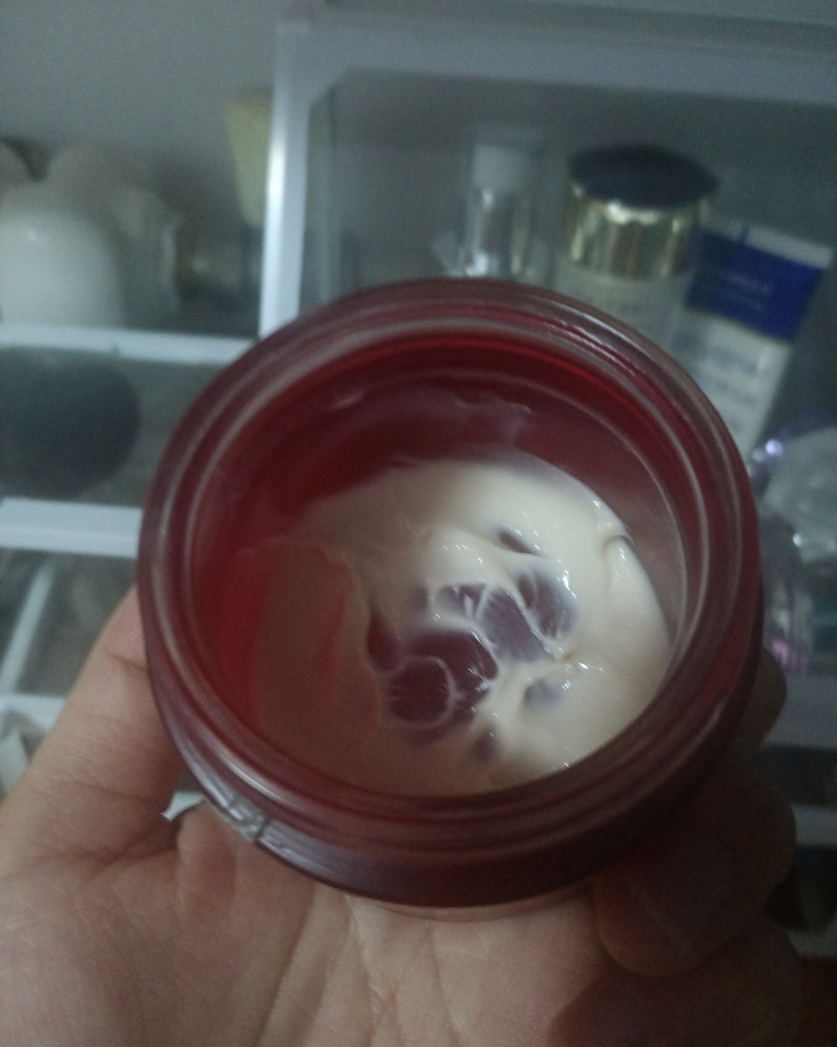 这是我即将空瓶的馥蕾诗睡眠面膜，也是我用空的第三罐馥蕾诗红茶