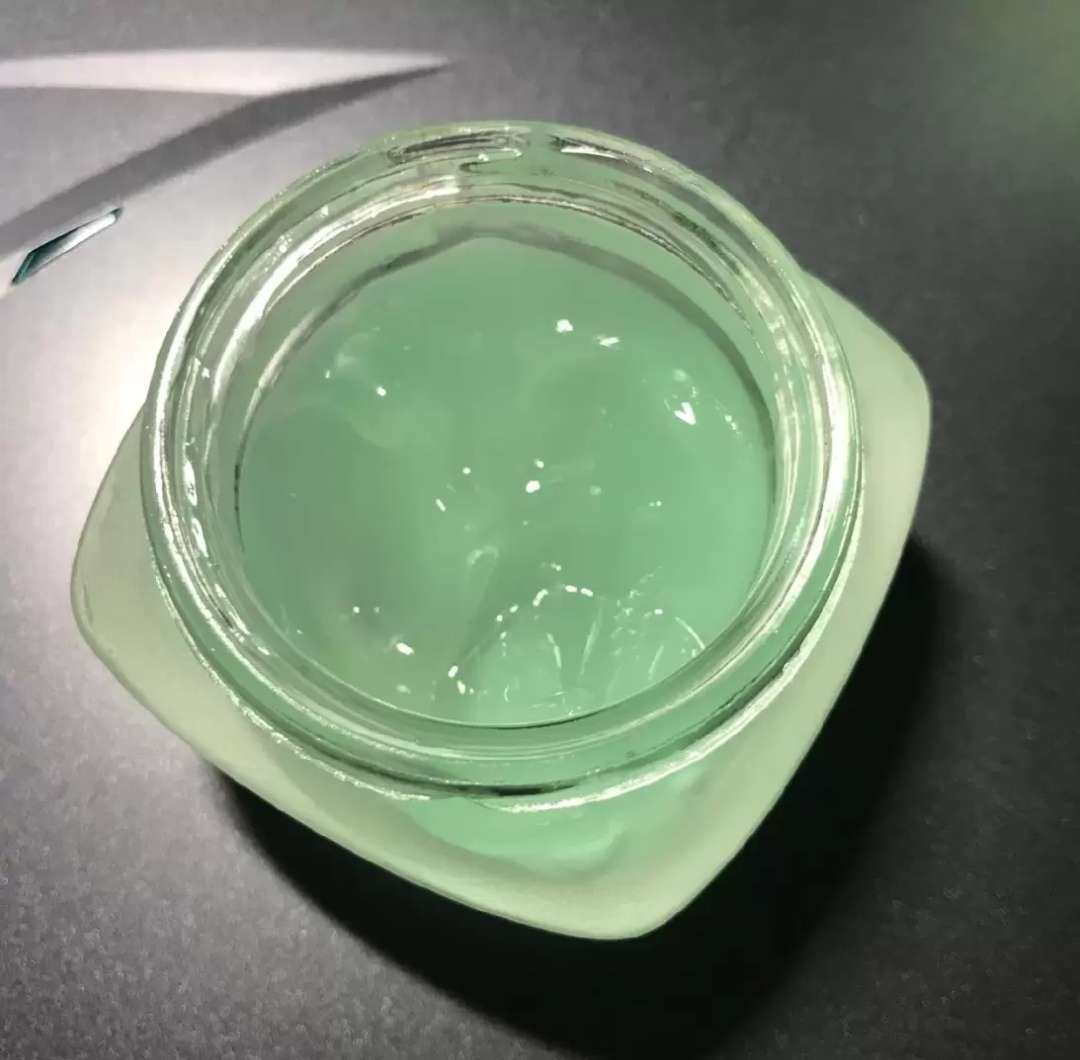 🔥这款面霜还是果冻的质地，非常好推开，面霜质地很清透，按摩