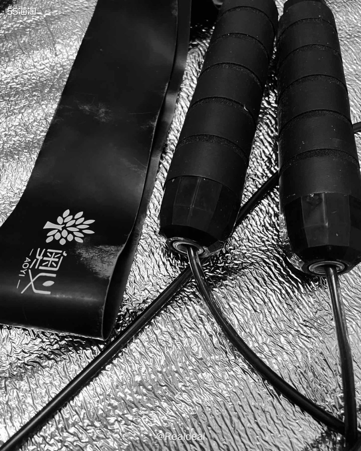 低配版刘畊宏女孩装备： 🌟瑜伽垫：瑜伽垫可是居家运动必备！