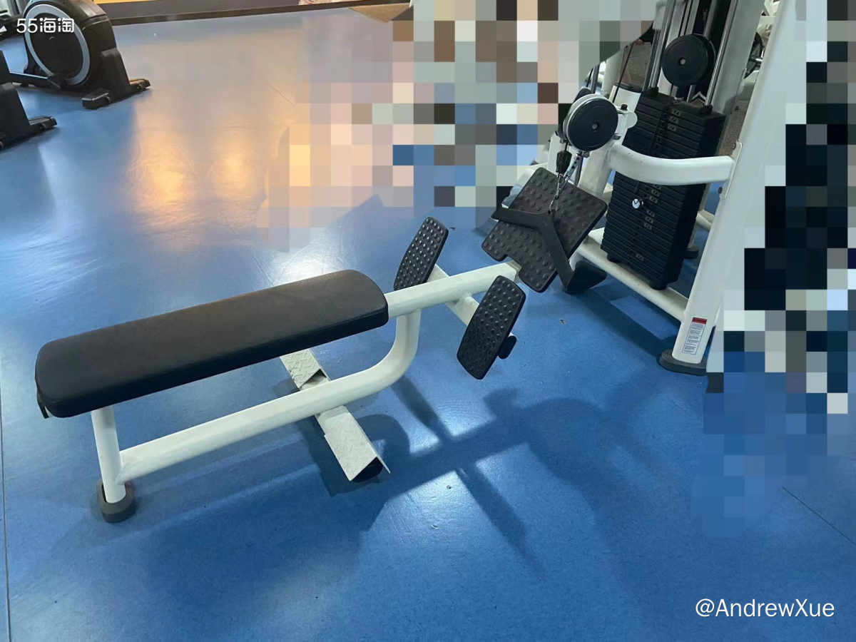 这个动作也是我练背很喜欢的一个动作，新手做个几次下来，也很好