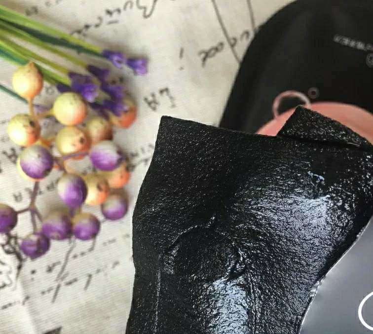 今天给大家避雷(也没有很雷，就是不大)的是御泥坊黑面膜，虽然