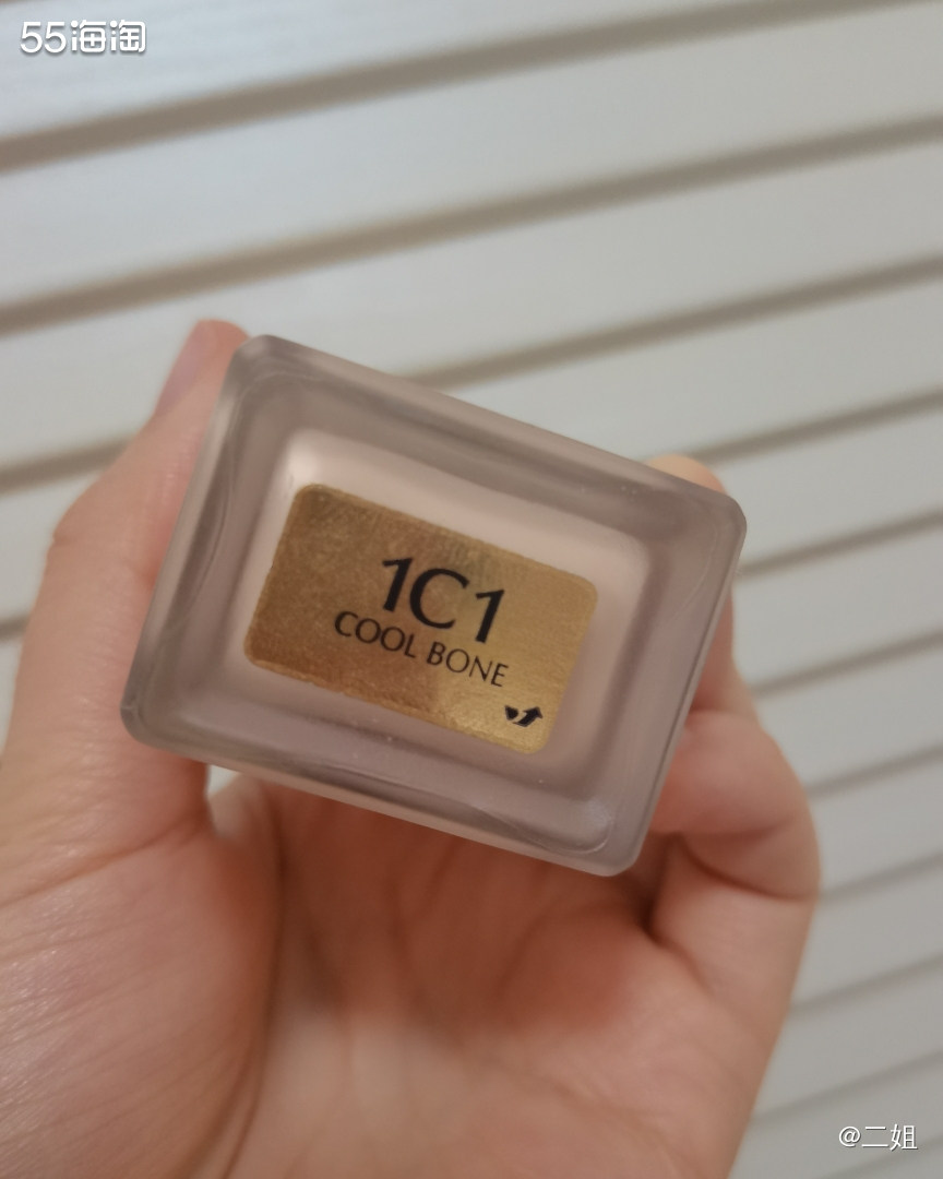 万年混油皮的二姐也要来种草夏日必备神器了，雅诗兰黛DW粉底液